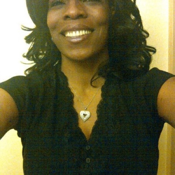 Meet your Posher, Lakia - Picture 2 of 8